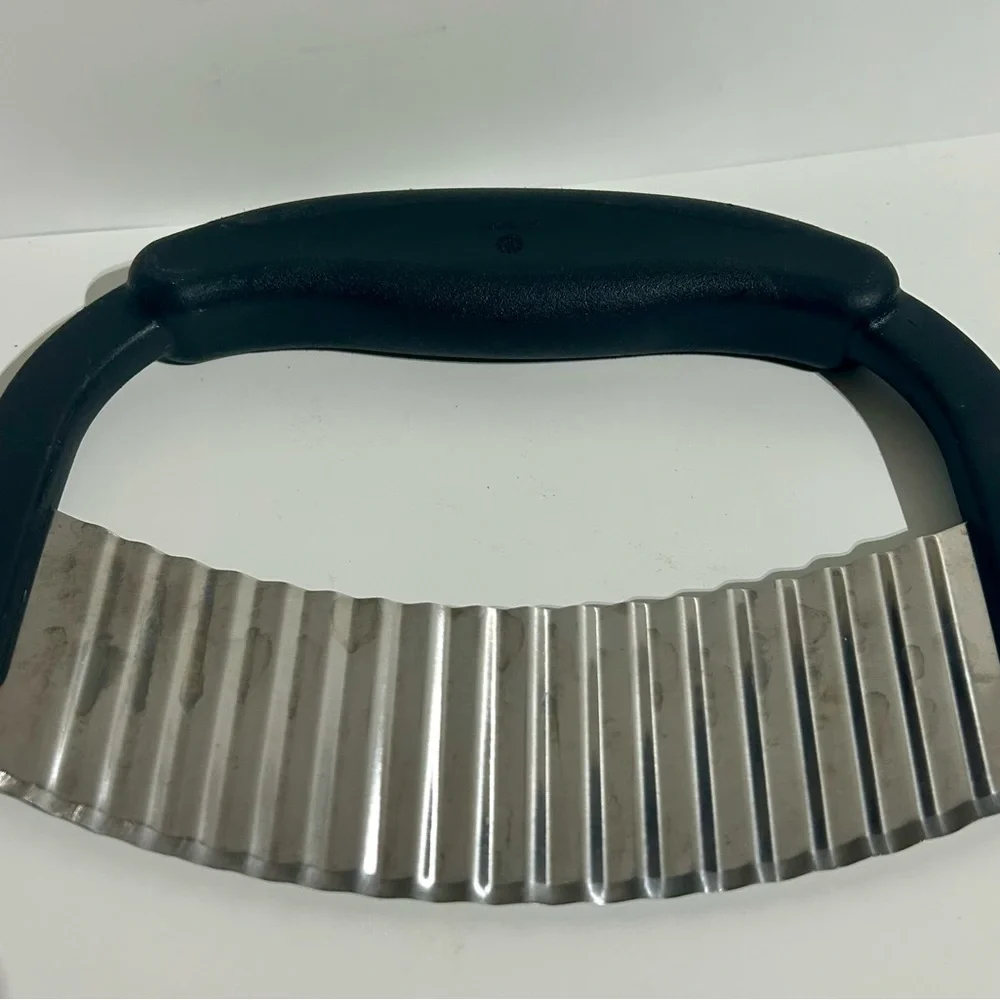 Pampered Chef Crinkle Cutter w/ Blade Plastic Cover Stainless Nylon Black #1089